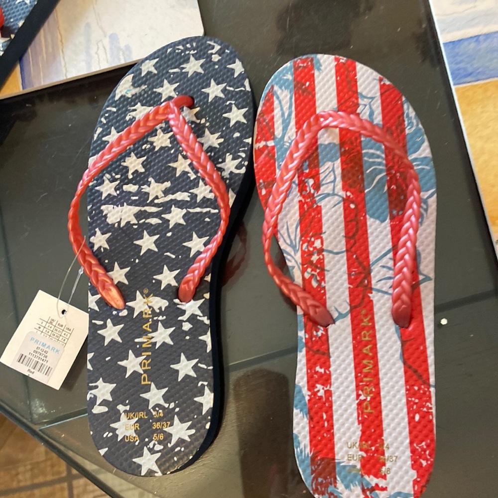 Final price accepted 💙💙 Set of 2 Patriotic flip flops